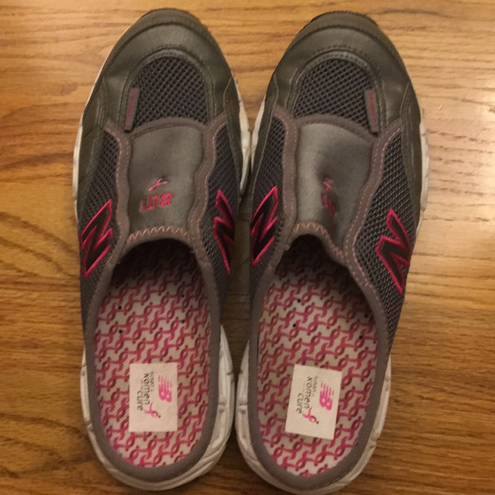 Gray New Balance tennis shoes size 7.5